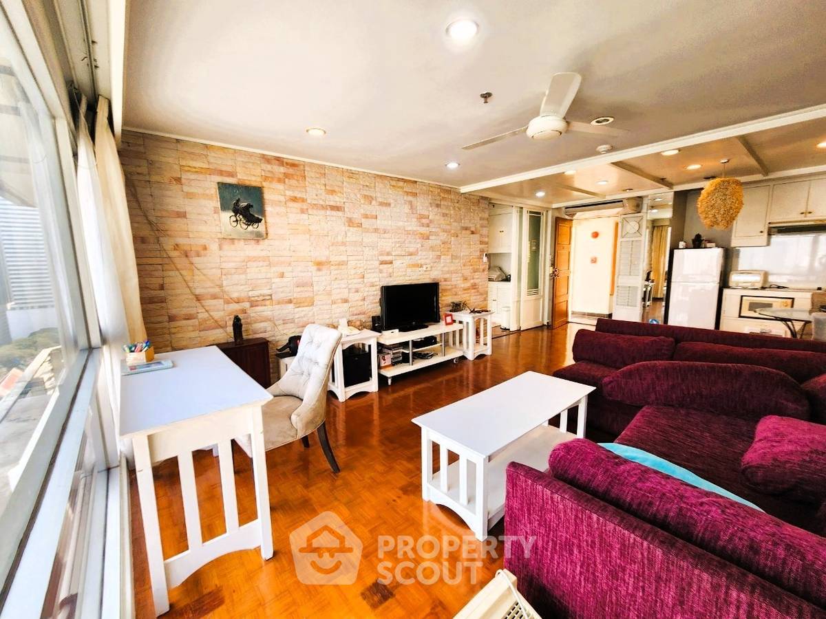 รูป คอนโด 1-ห้องนอน ที่ สุขุมวิท สวีท คอนโดมิเนียม ใกล้ BTS นานา (ID 2071218) - รูปที่ 2/12
