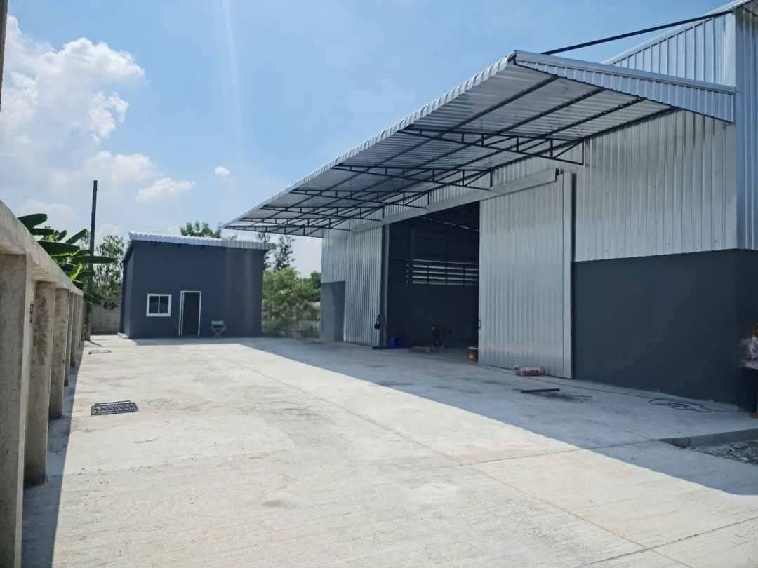 รูป โกดังให้เช่า โรงงานให้เช่า พร้อมสำนักงานไฟฟ้า 3 เฟส ถนนเลียบคลอง 6 คลองหลวง ปทุมธานี ติดต่อ Khun Panya 063-381-5838 - รูปที่ 1/6