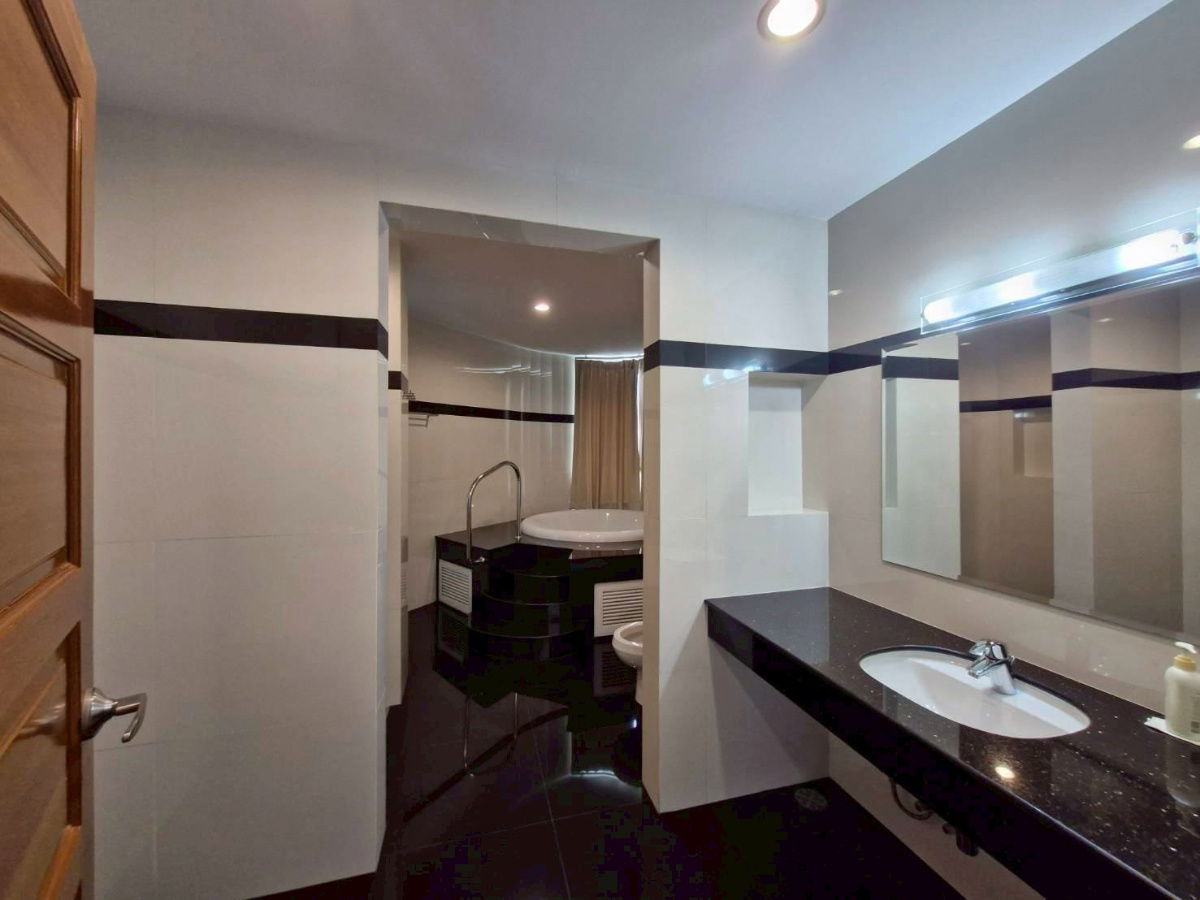 รูป LTHC13158 – Condo for Sale คอนโดขาย at Watermark Chaophraya River Size 283 sqm. 3 beds 3-4 baths Near BTS Krung Thon Buri ONLY 35 MB - รูปที่ 11/19