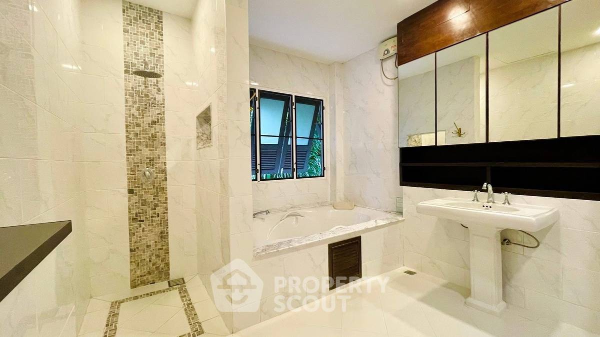 รูป บ้าน 3-ห้องนอน ใน ศรีสุนทร (ID 2303958) - รูปที่ 15/32