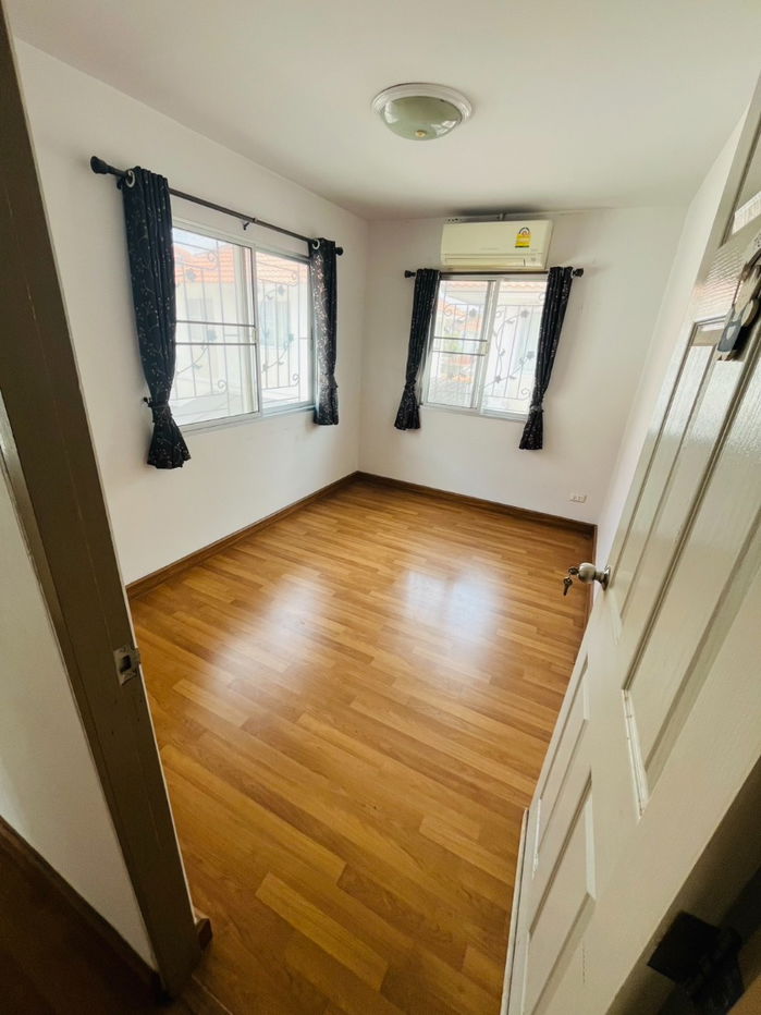 รูป 🏡 บ้านแฝด 3 ห้องนอน ✨ รีโนเวท+ทาสีใหม่ทั้งหลัง พร้อมเข้าอยู่ทันที! 📍 บ้านสวนวิวเขา | 💰 3.2 ลบ. - รูปที่ 11/17