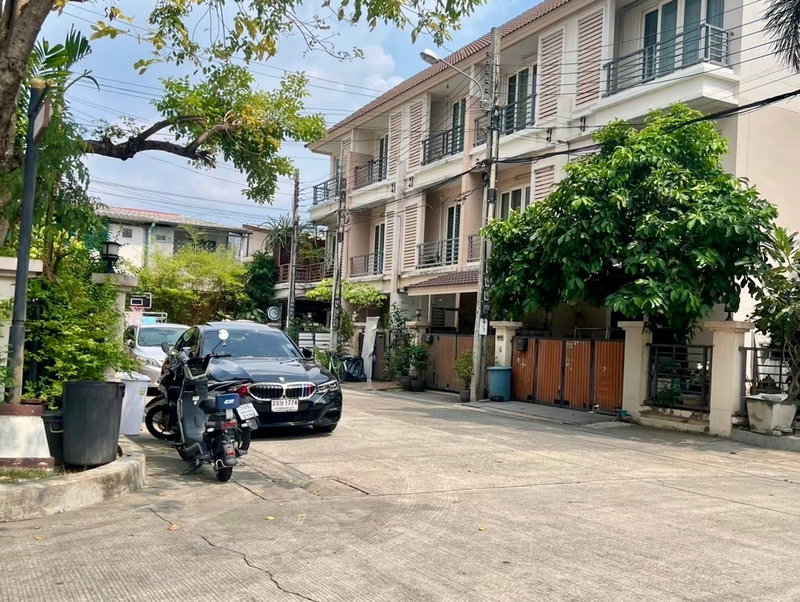 ขายทาวน์โฮม : 🏡 ขายทาวน์โฮม 3 ชั้น – คาซ่าซิตี้ นวลจันทร์ 2 ซอย 2 ✨ บ้านสวย ทำเลดี ใช้งานได้หลากหลาย เหมาะทั้งอยู่อาศัยและโฮมออฟฟิศ ✨