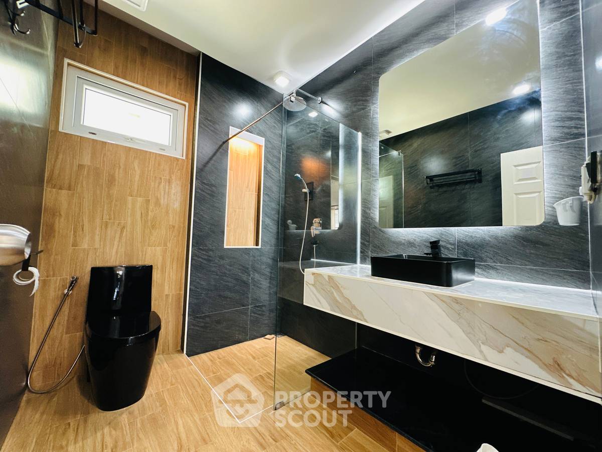 รูป วิลล่า 7-ห้องนอน ใกล้ พัทยาตะวันออก (ID 1545279) - รูปที่ 12/16