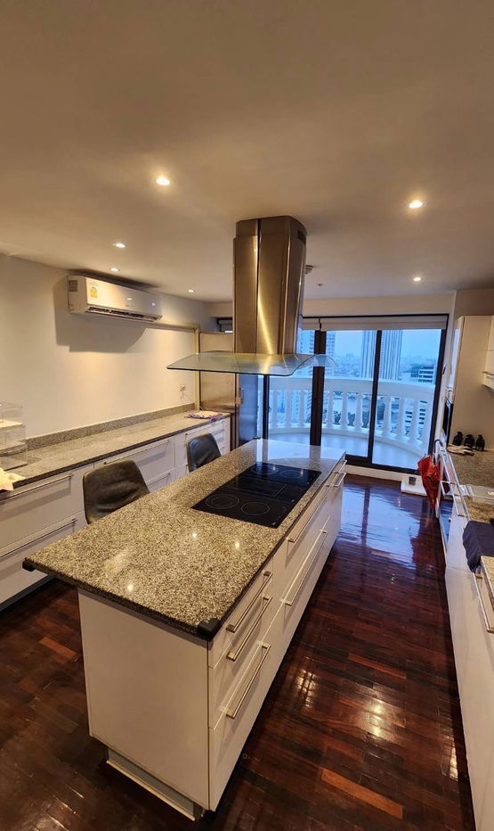 รูป cd1832 ให้เช่าคอนโดหรู Penthouse วิวแม่น้ำเจ้าพระยา ราคาถูก 100,000บาท/เดือน (ราคานี้ ไม่ให้เปียโน) Le bua at State Tower ใกล้ BTS สะพานตากสิน - รูปที่ 28/49