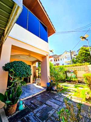 เช่าบ้านเดี่ยว ถนนโพธิ์แก้ว : ให้เช่าบ้าน - 4 ห้องนอน 2 ห้องน้ำ  ตกแต่งครบ
 ถ.นวมินทร์  ( โพธิ์แก้ว)