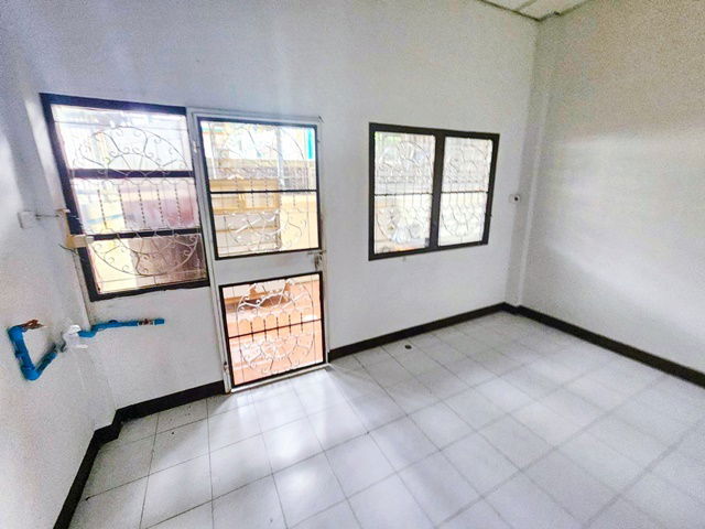 picture 7-Eleven the lawn 2a/c Nawamin 133-141 opposite Lotus Thai Watsadu 3-story townhouse 4bed 11,499B-M - 5/8
