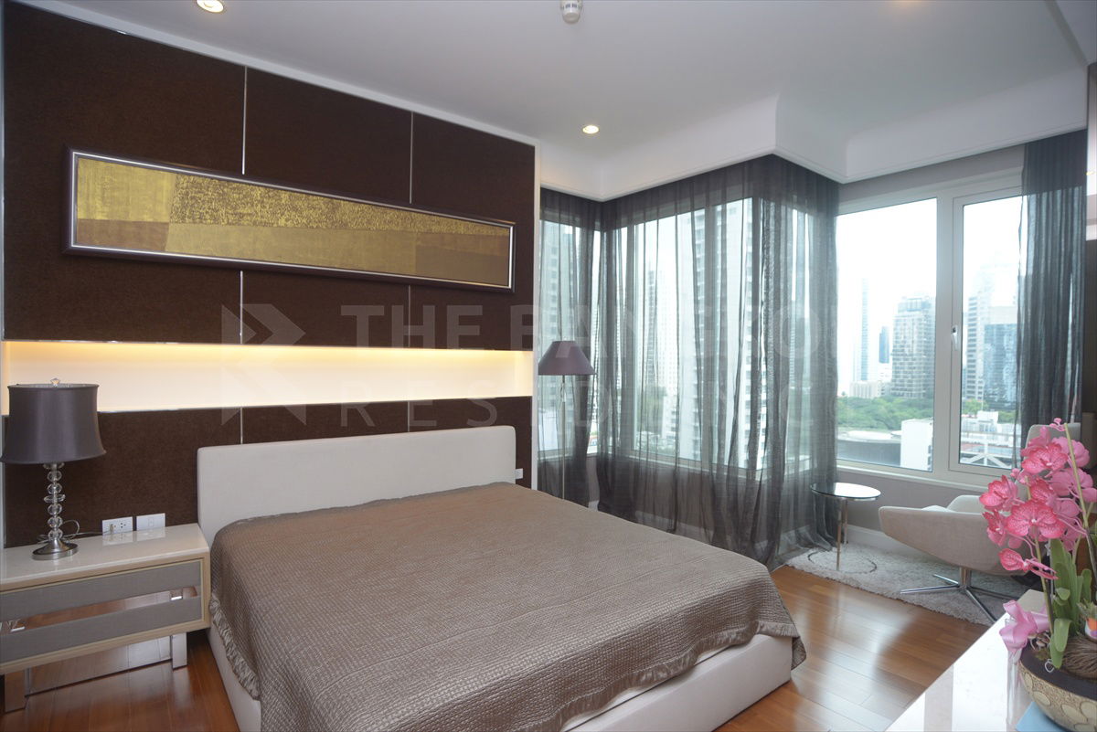 รูป ⚡Spacious unit, in the heart of Langsuan ⚡Q Langsuan, near BTS Chidlom - รูปที่ 3/12