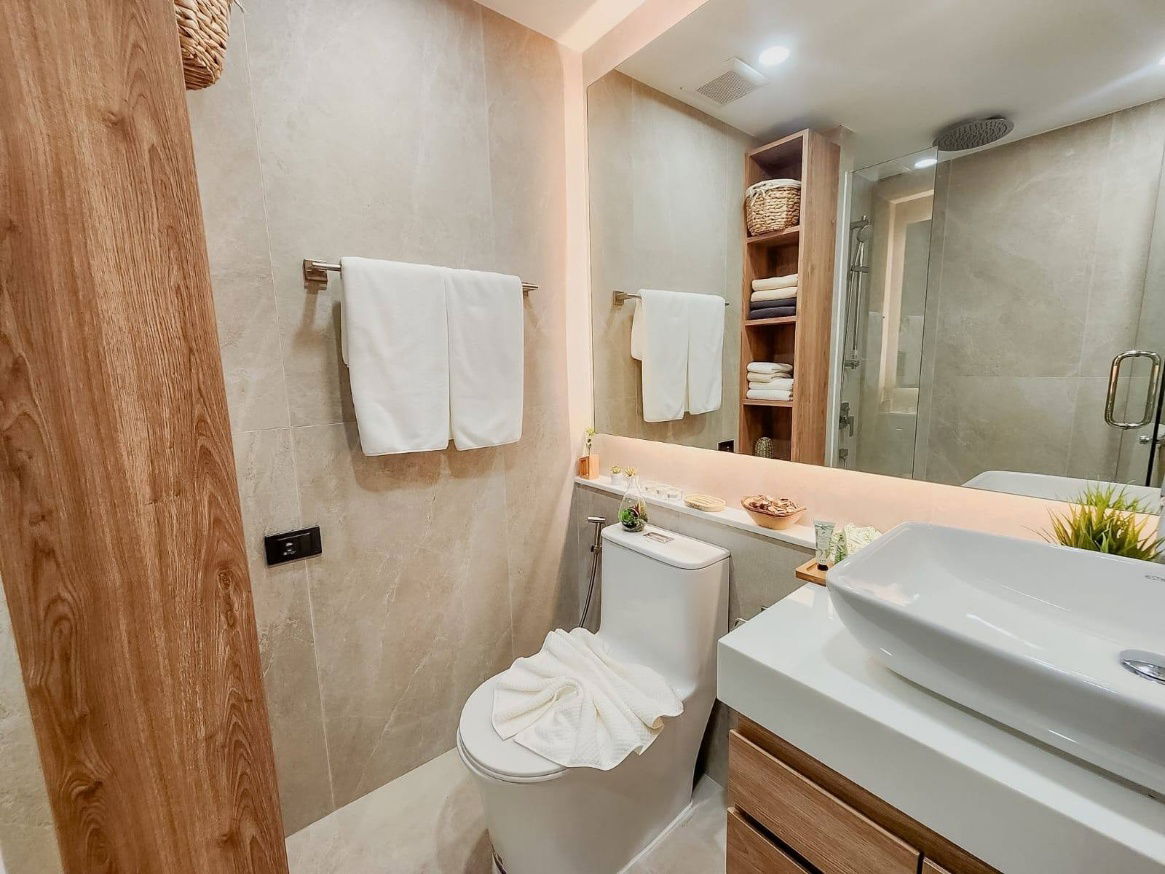 picture 𝐅𝐨𝐫𝐞𝐢𝐠𝐧𝐞𝐫 𝐟𝐫𝐞𝐞𝐡𝐨𝐥𝐝 𝐜𝐨𝐧𝐝𝐨𝐦𝐢𝐧𝐢𝐮𝐦 𝐟𝐨𝐫 𝐬𝐚𝐥𝐞 𝐢𝐧 𝐒𝐮𝐫𝐢𝐧 - 5/10