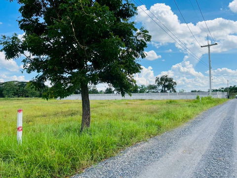 ที่ดินสวย ใกล้สนามบินขอนแก่น  เนื้อที่ 1ไร่ ถมดินแล้ว น้ำไม่ท่วม น้ำไฟสะดวก 
