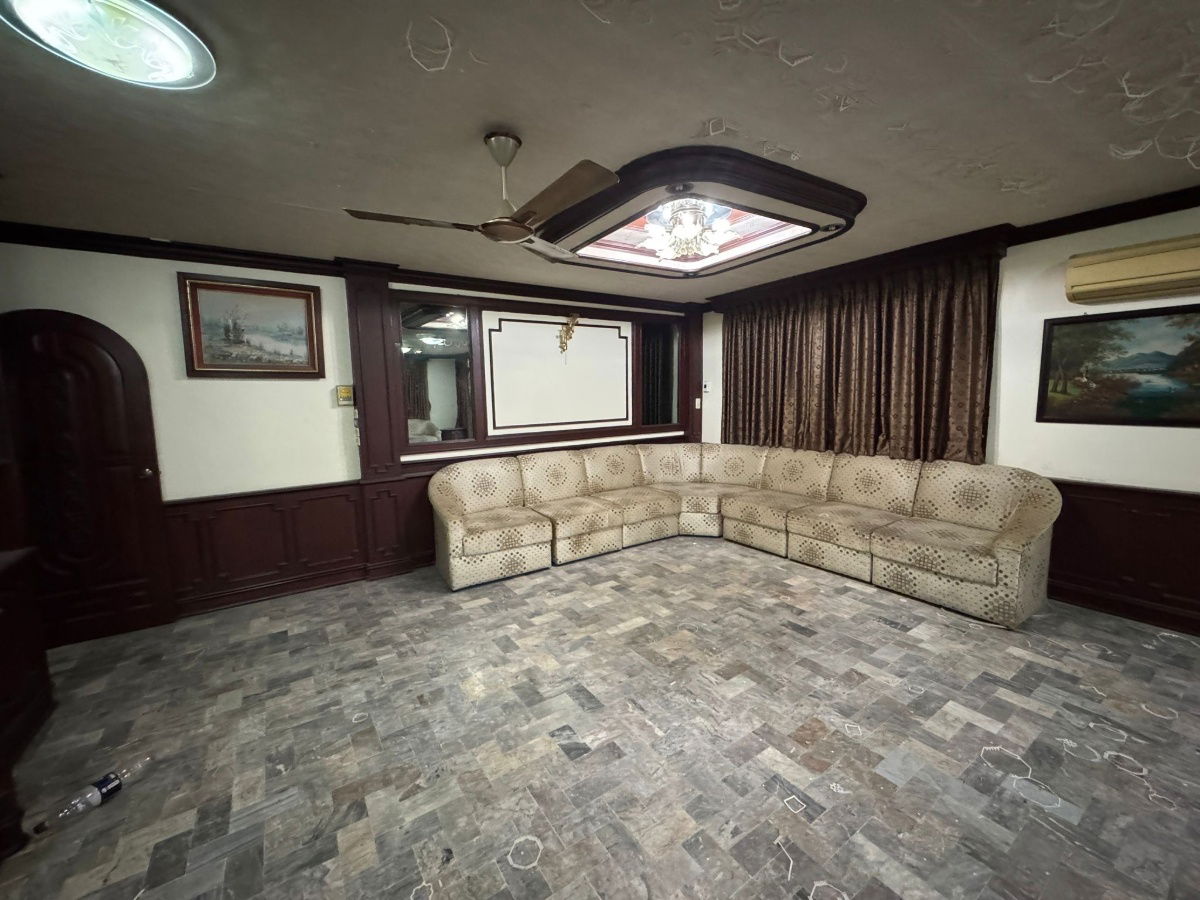 picture Best Price! 43.3 sq wah townhouse on Soi Petchkasem 3, near MRT Tha Phra. Large house and corner unit - 22/25