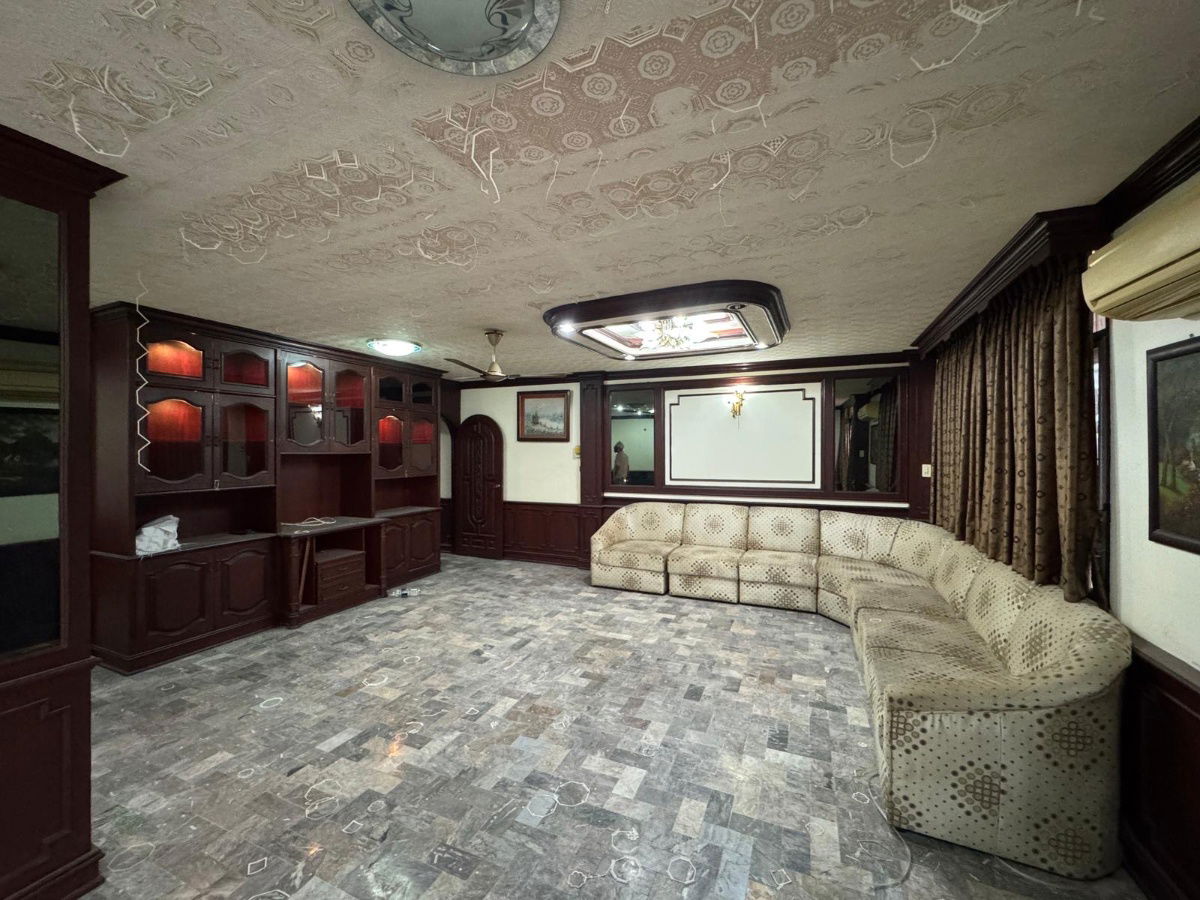 picture Best Price! 43.3 sq wah townhouse on Soi Petchkasem 3, near MRT Tha Phra.  - 2/25