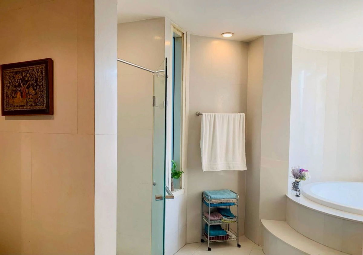 รูป LTHC13162 – Condo for Sale คอนโดขาย at Watermark Chaophraya River  Size 242 sqm. 3 beds 3-4 baths Near BTS Krung Thon Buri ONLY 30 MB - รูปที่ 16/18