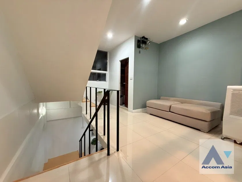 picture 🔼🔽 AccomA 📩 Newly renovated Homeoffice 3.5 story - Next to Sirinrat & Monarom Building - 8/20