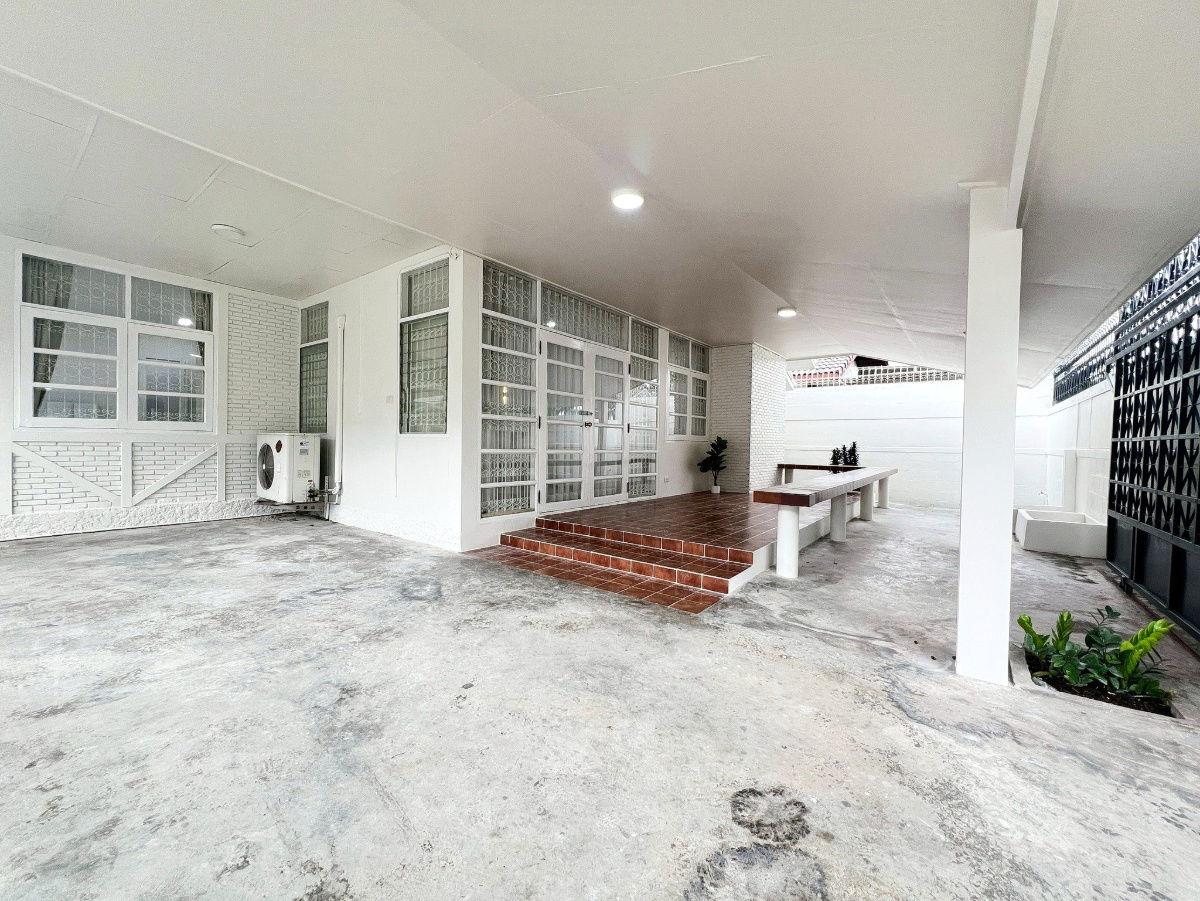 รูป บ้านเดี่ยวให้เช่า: หมู่บ้าน รัชดานิเวศน์ แยก 5 - รูปที่ 1/12