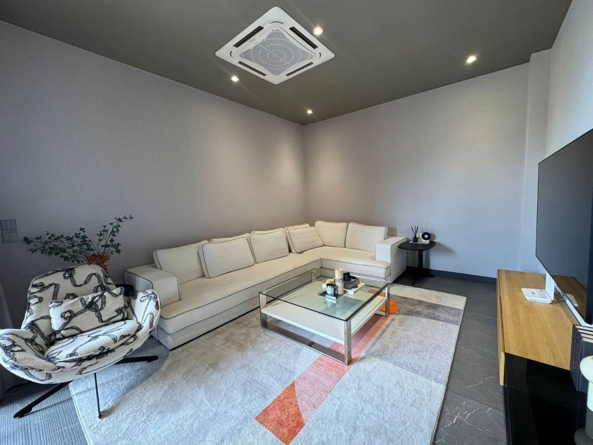 picture Luxury home for sale, designed by a renowned architect, from the Six Elements project, near Harrow International School - 14/16