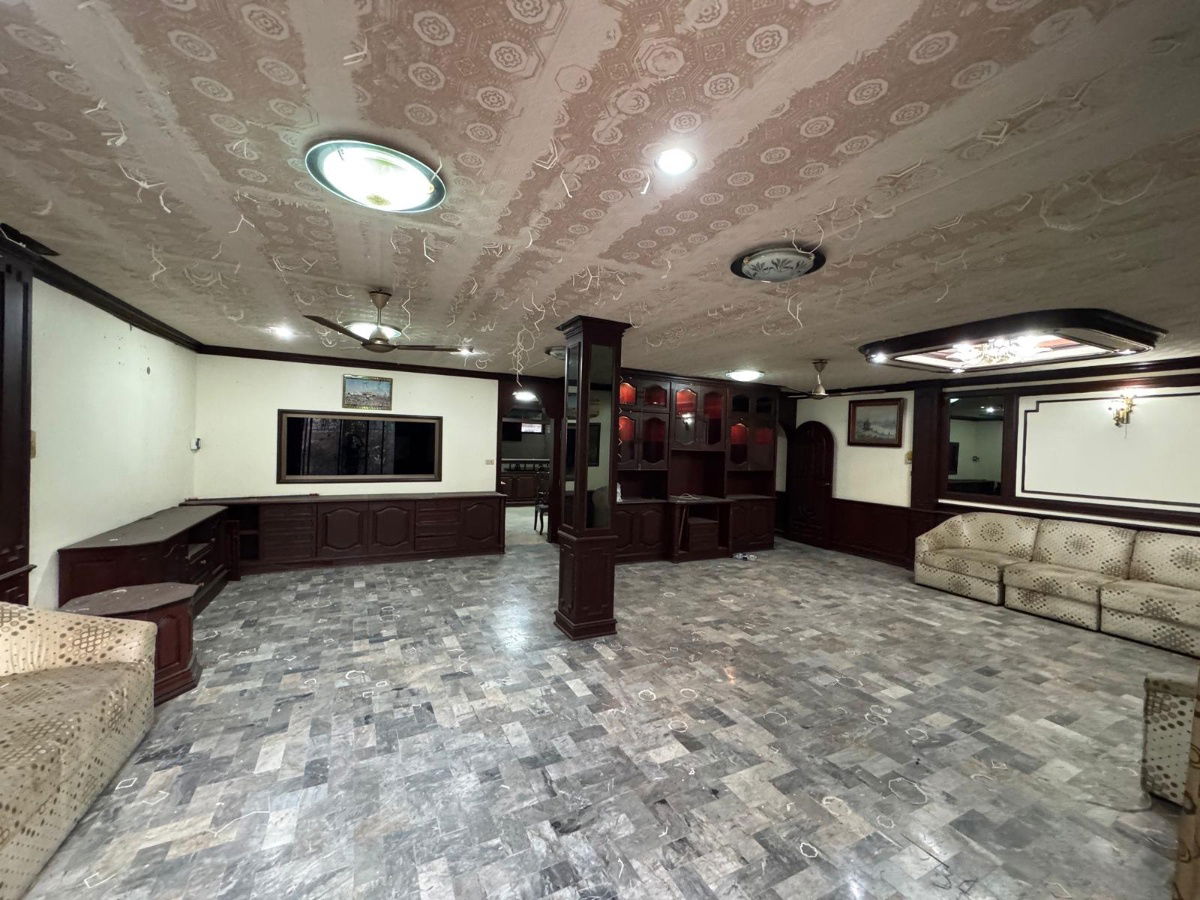 picture Best Price! 43.3 sq wah townhouse on Soi Petchkasem 3, near MRT Tha Phra.  - 7/25