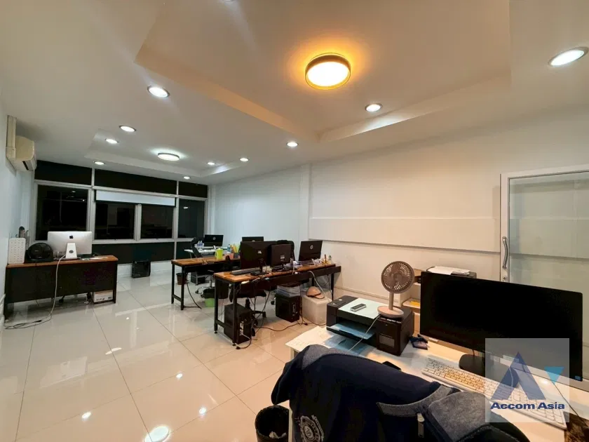 picture 🔼🔽 AccomA 📩 Newly renovated Homeoffice 3.5 story - Next to Sirinrat & Monarom Building - 10/20