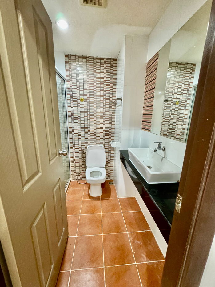 picture code : B14 The Crystal Condo 2 Rewadee - 12/13