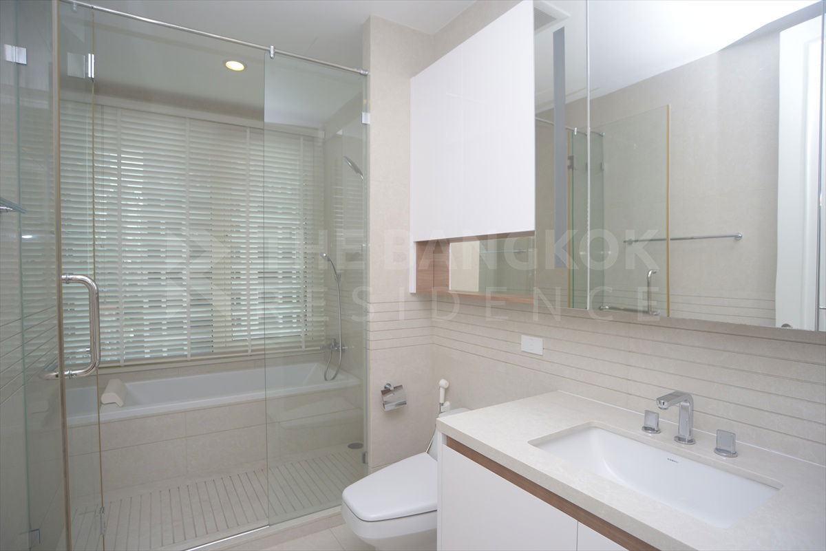 รูป ⚡Spacious unit, in the heart of Langsuan ⚡Q Langsuan, near BTS Chidlom - รูปที่ 11/12