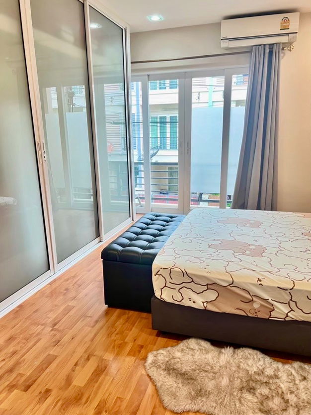 รูป 🏡 ขายทาวน์โฮม 3 ชั้น – คาซ่าซิตี้ นวลจันทร์ 2 ซอย 2 ✨ บ้านสวย ทำเลดี ใช้งานได้หลากหลาย เหมาะทั้งอยู่อาศัยและโฮมออฟฟิศ ✨ - รูปที่ 11/15