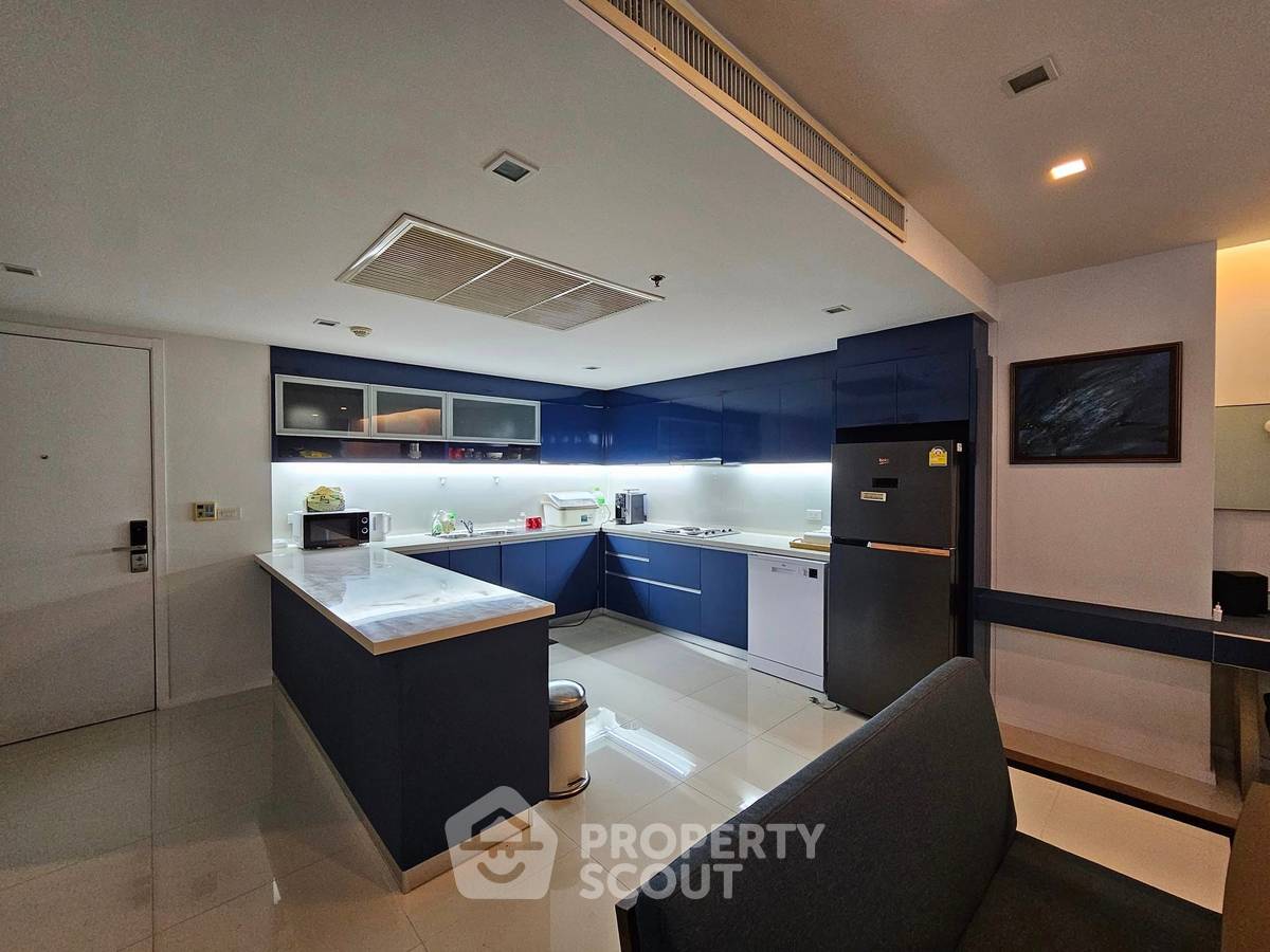 picture 3-BR Condo at Sathon Heritage Residences near BTS Chong Nonsi (ID 1831543) - 3/20