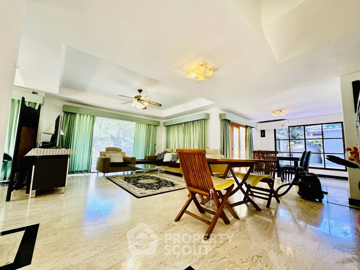 รูป วิลล่า 7-ห้องนอน ใกล้ พัทยาตะวันออก (ID 1545279) - รูปที่ 2/16