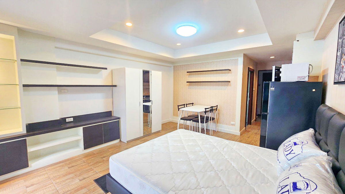 picture FLASH DEAL  7Stars Condo 4th Floor, Building B | Fully-Furnished | Sell with a long-term student tenant | The Best Price ! - 4/9