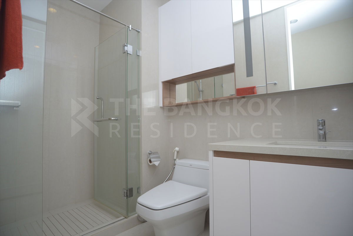 รูป ⚡Spacious unit, in the heart of Langsuan ⚡Q Langsuan, near BTS Chidlom - รูปที่ 12/12
