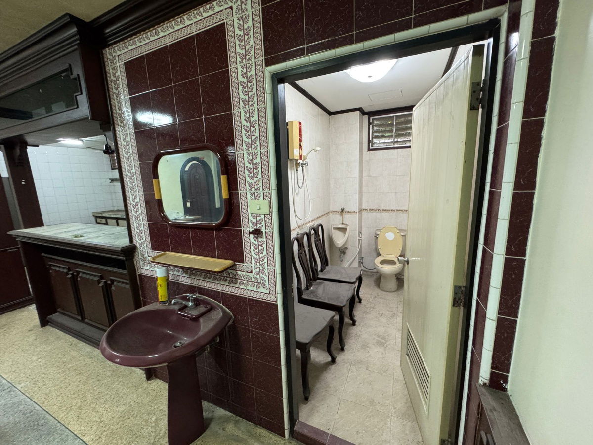 picture Best Price! 43.3 sq wah townhouse on Soi Petchkasem 3, near MRT Tha Phra.  - 15/25