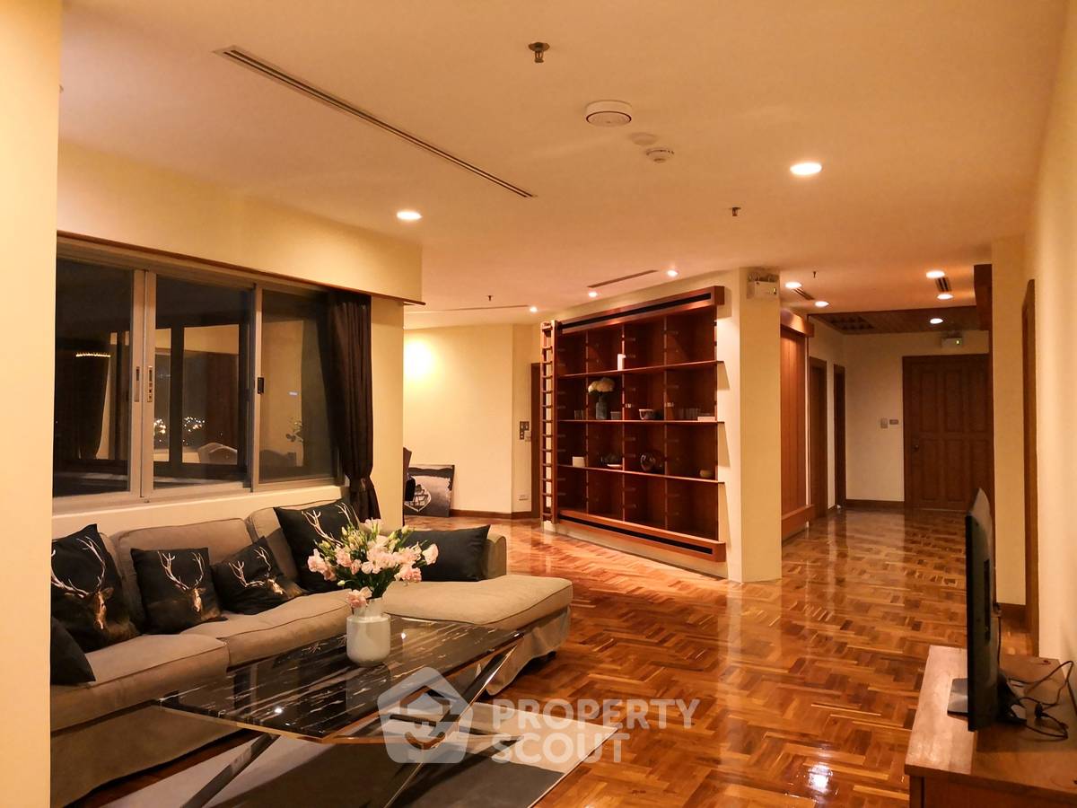 รูป คอนโด 3-ห้องนอน ที่ บ้านสวนพลู ใน ทุ่งมหาเมฆ (ID 511492) - รูปที่ 1/11