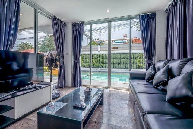รูป  ให้เช่าพูลวิลล่า 6 ห้องนอน | 7 ห้องน้ำนอนสไตล์โมเดิร์น – จอมเทียน พัทยา 75,000 บาท/เดือน - รูปที่ 3/10