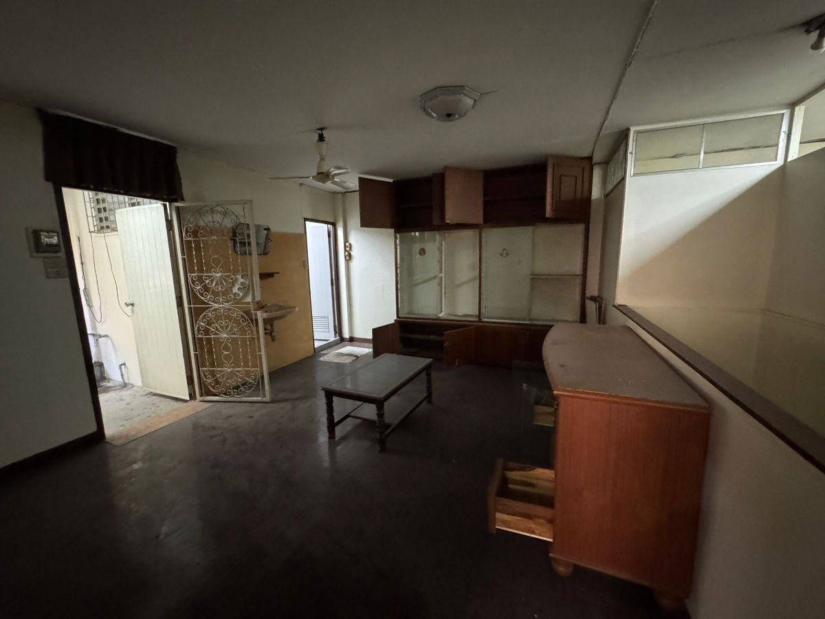 picture Best Price! 43.3 sq wah townhouse on Soi Petchkasem 3, near MRT Tha Phra. Large house and corner unit - 13/25