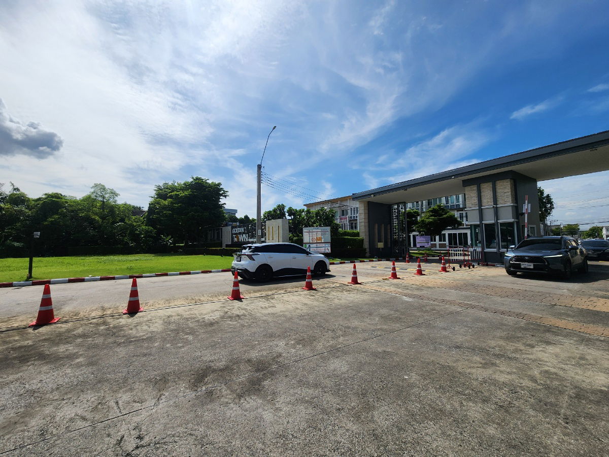 รูป **บ้านว่างครับผม 2 ห้องมาสเตอร์เบดรูม**หมู่บ้านโกลเด้นทาวน์ ปิ่นเกล้า-จรัญสนิทวงศ์📌📌ซอยที่ 7 เพื่อนบ้านดี อยู่ใกล้ทางเข้าโครงการเดินทางสะดวก - รูปที่ 4/35