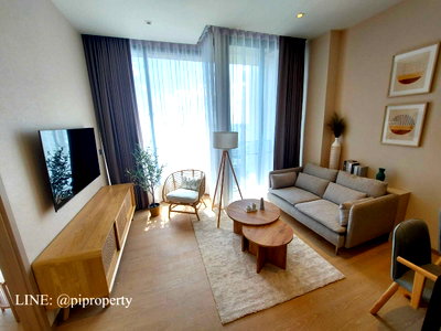 Condos for rent : Elegant high floor 1 bedroom unit for rent in Esse Asoke. Boundless city view with imported furniture fully fitted. Esse Asokeにあるエレガントな高層階