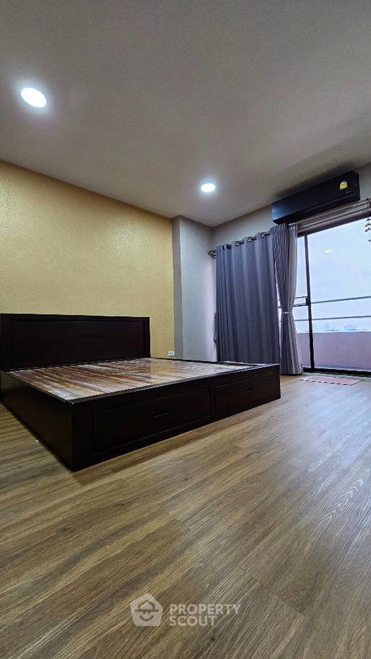 picture 2-BR Condo at Country Complex Bangna near BTS Bang Na (ID 1494065) - 2/16