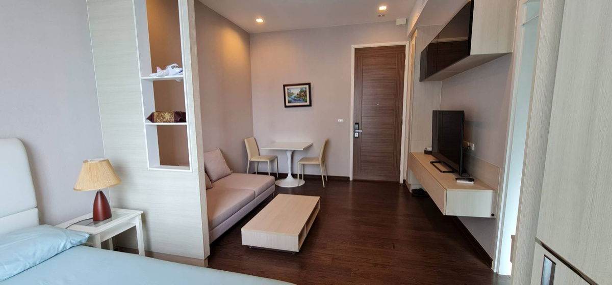 picture 🔥Q Asoke - Good price 18,000 bath / month,Studio size 30 sqm, available ( Line ID: real_realestate or phone: 0842824246)  - 7/11