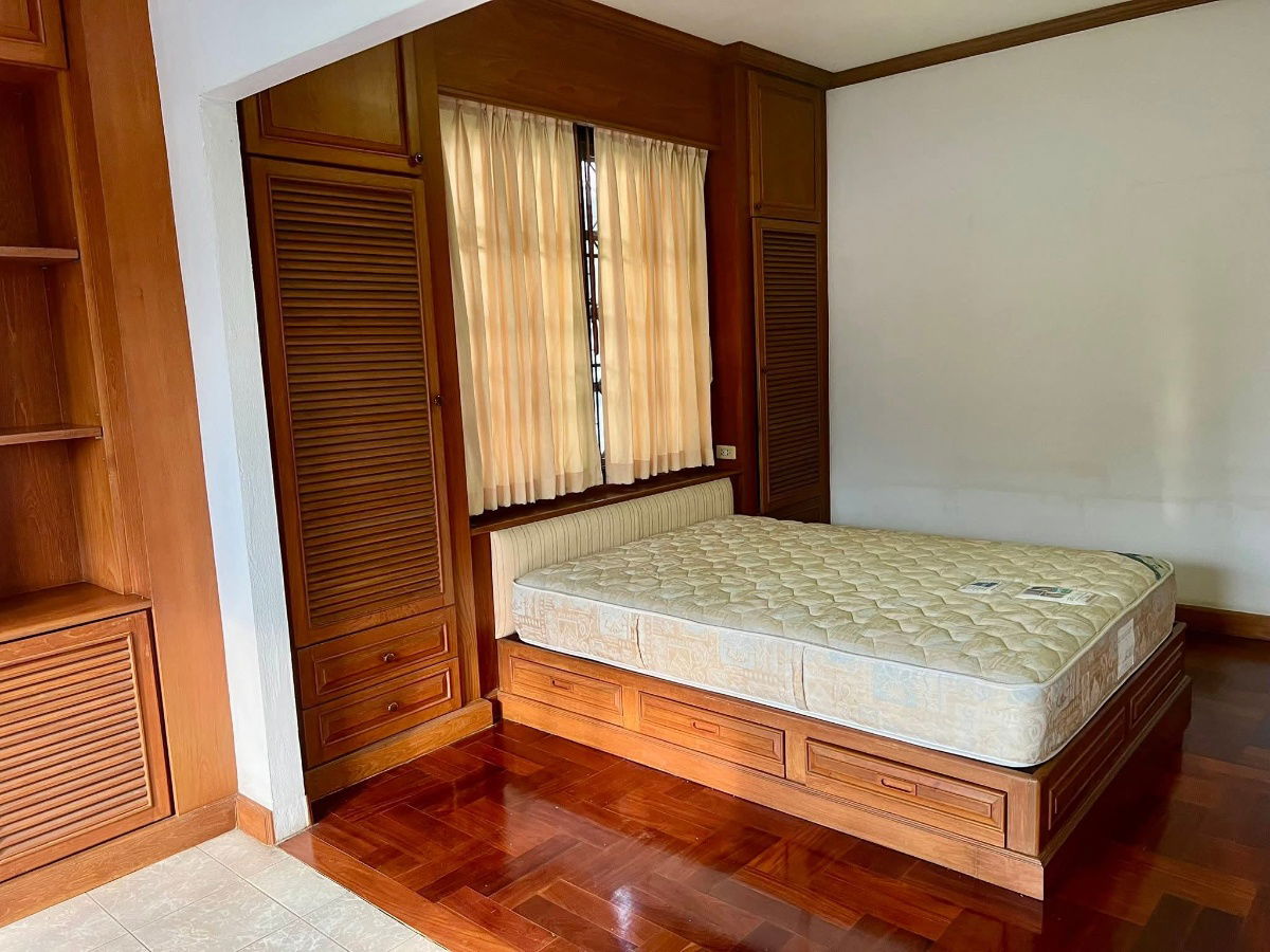 รูป ขายด่วน  บ้านเดี่ยว 71 ตรว. บางนา กม.10 4ห้องนอน3ห้องน้ำ 2 จอดรถ บิ้วอินท์ไม้สักพร้อมอยู่ - รูปที่ 11/26