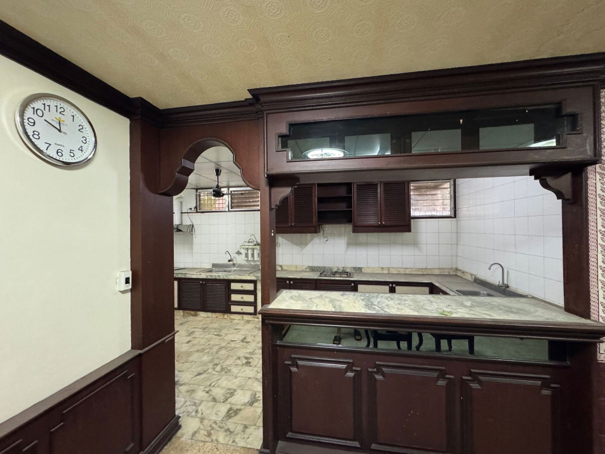 picture Best Price! 43.3 sq wah townhouse on Soi Petchkasem 3, near MRT Tha Phra. Large house and corner unit - 4/25