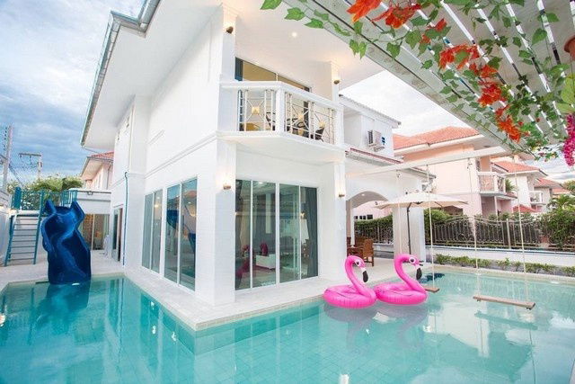 รูป  ให้เช่าพูลวิลล่า 6 ห้องนอน | 7 ห้องน้ำนอนสไตล์โมเดิร์น – จอมเทียน พัทยา 75,000 บาท/เดือน - รูปที่ 1/10