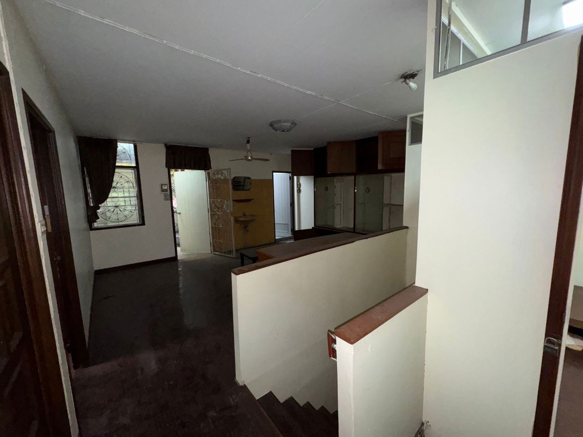 picture Best Price! 43.3 sq wah townhouse on Soi Petchkasem 3, near MRT Tha Phra.  - 19/25