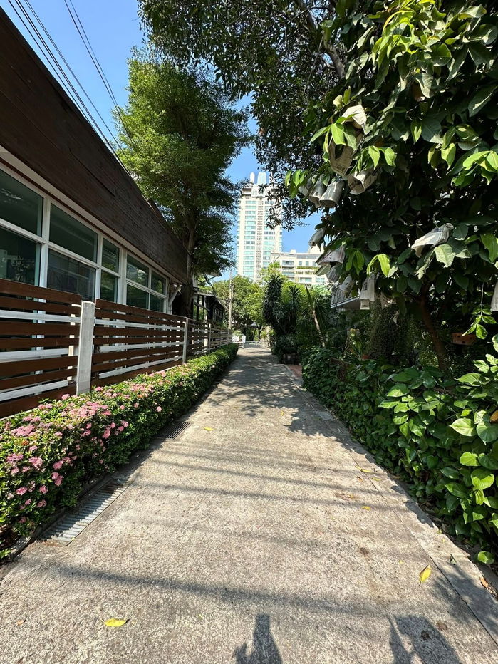 รูป 🏙️ ขายที่ดินสาทร ซอย 4 | CBD กรุงเทพ | ผังสีแดง 511 ตร.วา - รูปที่ 4/7