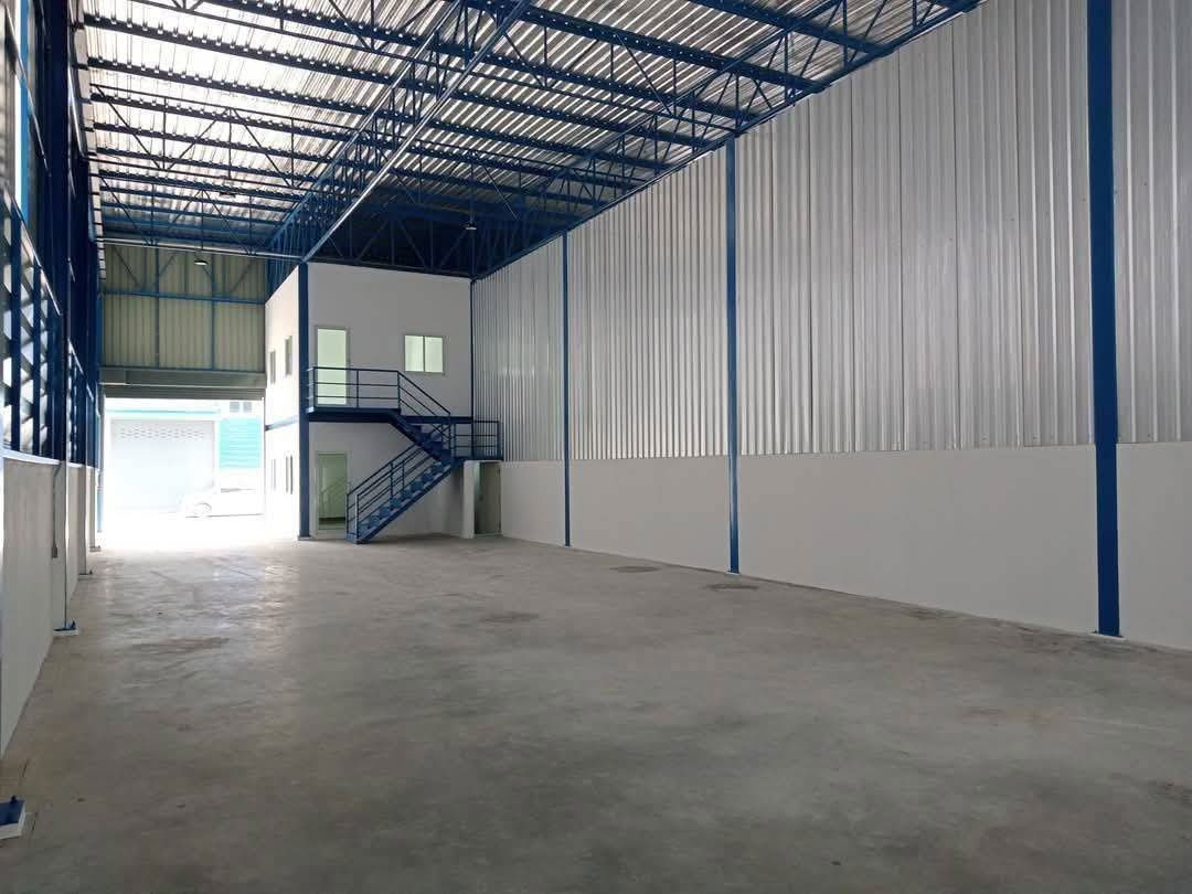 รูป โกดังให้เช่า โรงงานให้เช่า พร้อมสำนักงาน 2 ชั้น สามารถทำโรงงานเครื่องสำอางได้ ถนนเลียบวงแหวนลำลูกกาคลอง 5 ตำบลบึงคำพร้อย อำเภอลำลูกกา จังหวัดปทุมธานี  - รูปที่ 3/4