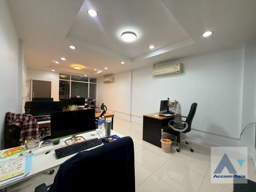 picture 🔼🔽 AccomA 📩 Newly renovated Homeoffice 3.5 story - Next to Sirinrat & Monarom Building - 11/20