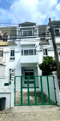 ทาวน์โฮมให้เช่า : 🏡 ทาวน์โฮมให้เช่า พหลโยธิน 24 3 ชั้น ใกล้ BTS ห้าแยกลาดพร้าว และ MRT พหลโยธิน สนใจ Line ID : @951qfbfi