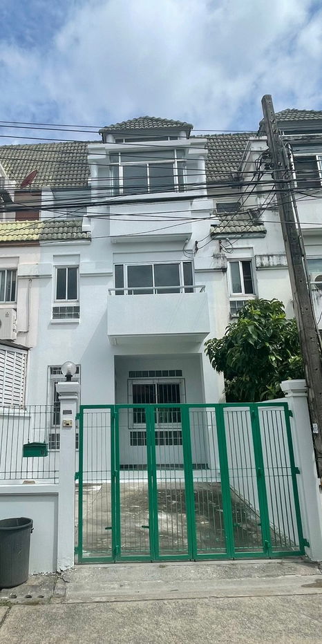 รูป 🏡 ทาวน์โฮมให้เช่า พหลโยธิน 24 3 ชั้น ใกล้ BTS ห้าแยกลาดพร้าว และ MRT พหลโยธิน สนใจ Line ID : @951qfbfi - รูปที่ 1/9