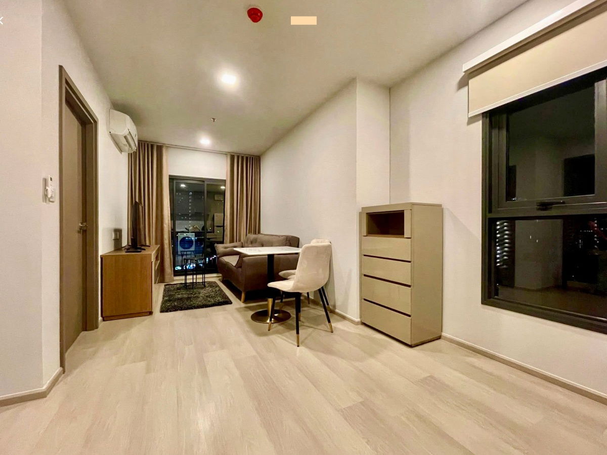 picture For Rent: Life Phahol–Ladprao | Prime Location Condo Opposite Central Ladprao & BTS Ha Yaek Ladprao Spacious and modern 1-bedroom corner unit  - 2/14