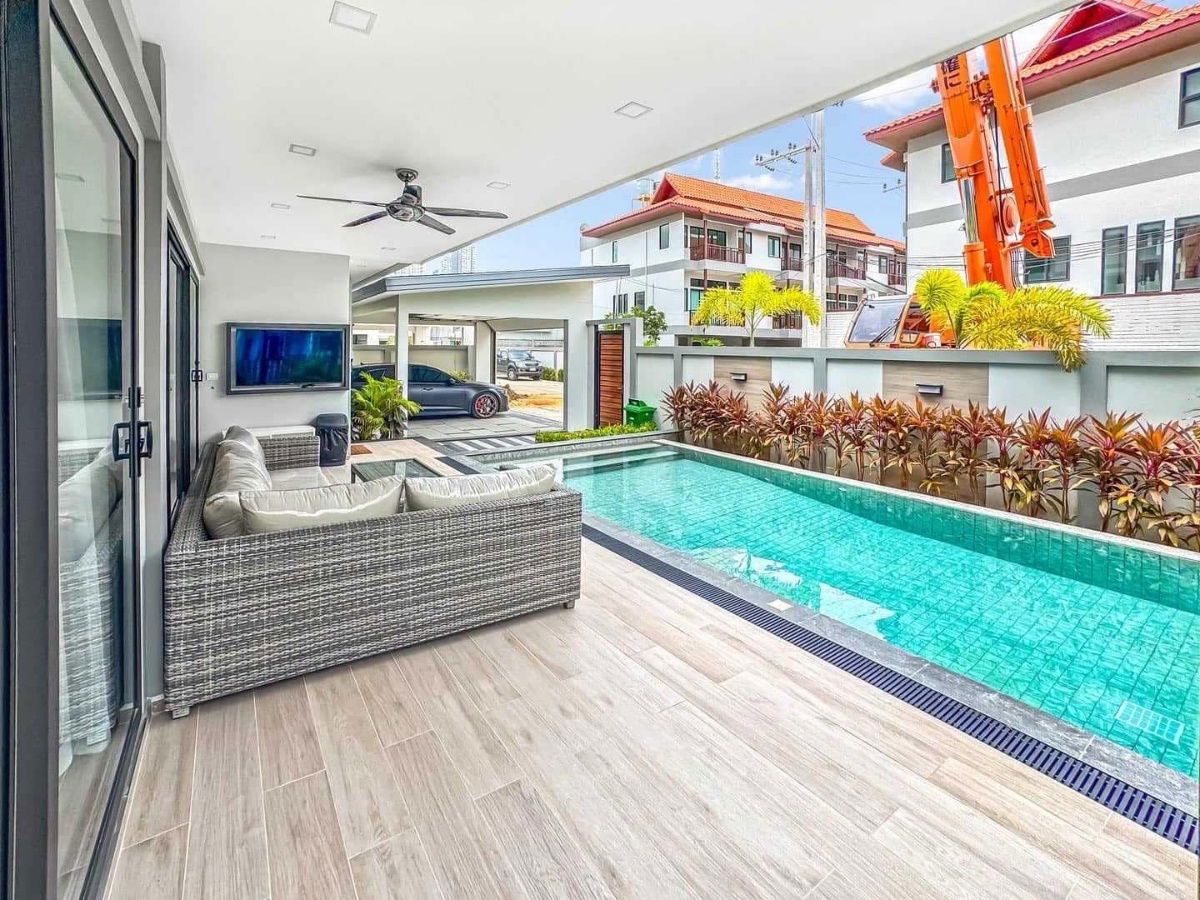 picture Pool Villa – Pattaya City Center, Seaside Zone  4 bedrooms, 5 bathrooms Sale Price: THB 23,900,000 - 3/15