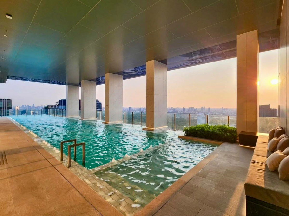 picture For Rent: Life Phahol–Ladprao | Prime Location Condo Opposite Central Ladprao & BTS Ha Yaek Ladprao Spacious and modern 1-bedroom corner unit  - 11/14