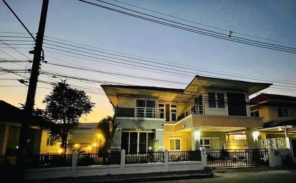 รูป U1368 ให้เช่าบ้านเดี่ยว 2 ชั้น หมู่บ้านถาพร ถนนหทัยราษฎร์ บ้านพร้อมเฟอร์ตามรูป ติดทางเข้าตลาดมารวย ทำเลดีเดินทางสะดวกเข้าออกได้หลายทาง - รูปที่ 1/10