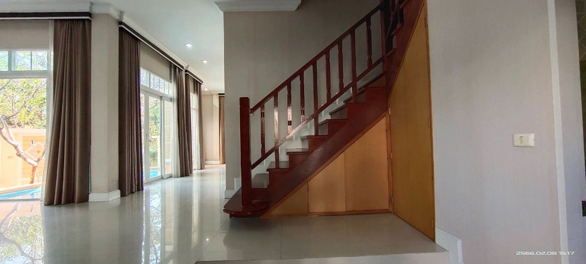 รูป H 909 ให้เช่า บ้านเดี่ยว 2 ชั้น พร้อมสระว่ายน้ำในบ้าน ม.พิมานดา สิรีน ในสนามกอล์ฟ ซัมมิทวินมิลล์ เฟอร์นิเจอร์ครบ พร้อมอยู่ ราคา 100,000 บาท - รูปที่ 23/31